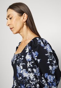 MARCIANO BY GUESS ALEXIS PRINTED - Blusa - petal pose indigo