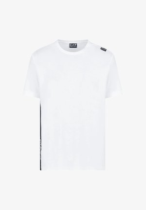 Maglietta bianca a maniche corte in cotone. Presenta un collo rotondo e dettagli in logo nero sulla spalla e sul lato. Design semplice.