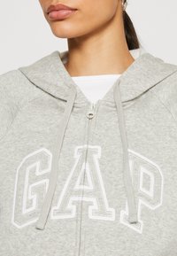 GAP HERITAGE - Majica s kapuljačom - light heather grey