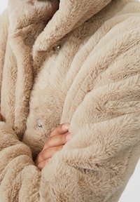 Stradivarius Zimní bunda - beige