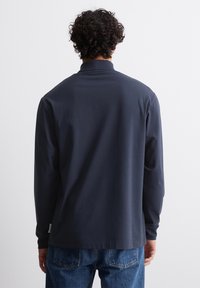 Marc O'Polo DENIM TURTLE NECK RELAXED FIT - Hosszú ujjú felső - true navy