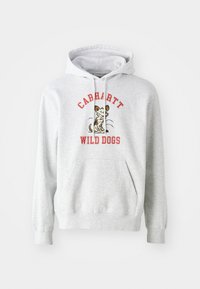 Sudadera gris con capucha y bolsillo canguro, que presenta un gráfico impreso de un perro y "CABHARTT WILD DOGS" en texto rojo.