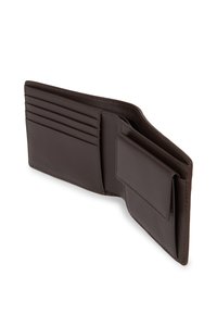 Pruun nahast rahakott mitme kaardipesaga, sileda tekstuuriga ja külgtaskuga täiendavaks hoiustamiseks. Kompaktne ja kaheplyhkimisega disain.