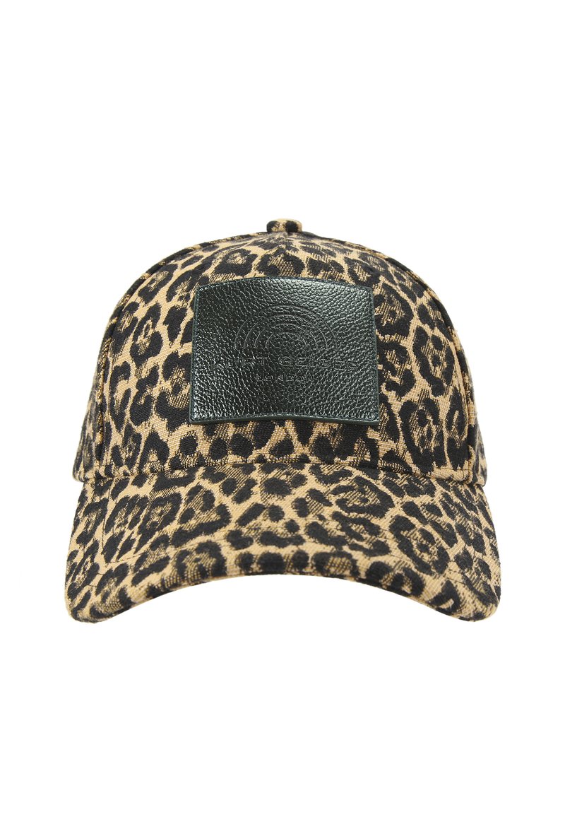 Petrolpetten in beige en zwart stof met een getextureerde zwarte leren patch aan de voorkant. Gebogen klep, verstelbare achterkant.