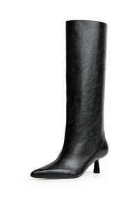Botte noire montante en cuir texturé. Dotée d'un bout pointu et d'un petit talon évasé. Design élégant et lisse avec des accents minimalistes.