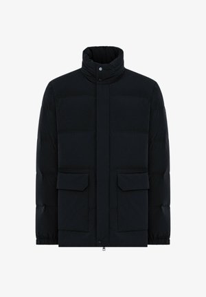 Giubbotto imbottito nero con colletto alto, due tasche frontali e polsini elasticizzati. Realizzato in un materiale sintetico liscio con un design minimalista.