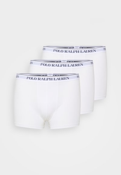 Fehér pamut boxer alsók, három darabos csomagban, tengerészkék és fehér rugalmas derékgumival, amelyen a "POLO RALPH LAUREN" felirat található.