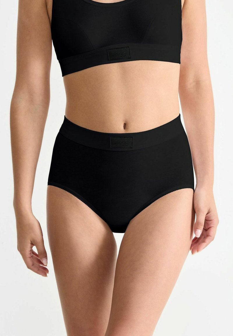 Schwarze nahtlose hochgeschnittene Unterwäsche mit einem glatten elastischen Bund und einem dezenten Markenetikett auf der Vorderseite. Weicher Stoff, minimale Nähte.