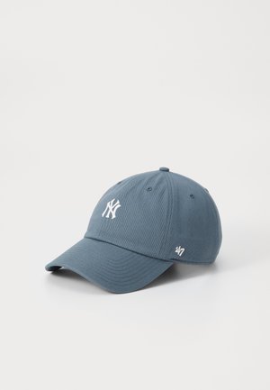 Dark blue baseball cap made of fabric, featuring a white embroidered logo at the front and a small white tag with "47" on the side.