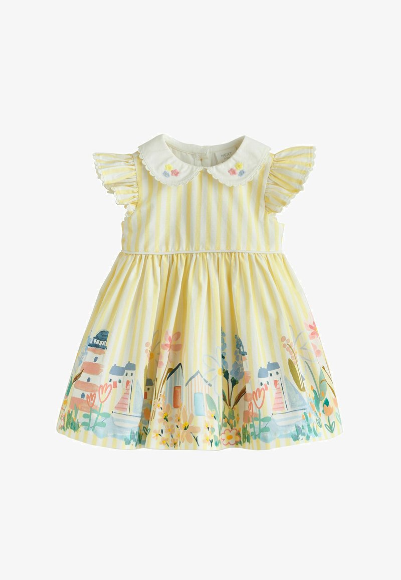 Robe rayée jaune et blanche pour tout-petit avec manches volantées, col fleuri brodé et imprimé coloré de maisons en bord de mer et de fleurs sur la jupe.
