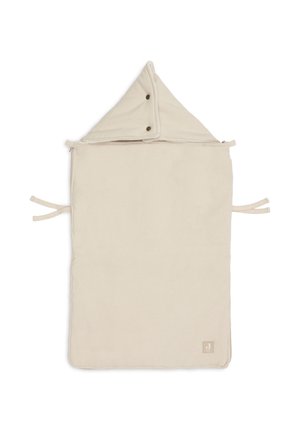 Serviette à capuche pour bébé de forme rectangulaire, beige, avec des boutons pression sur la capuche et des liens en tissu sur les côtés, étalée à plat sur un fond blanc.