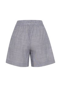 Short ample taille haute avec ceinture élastique, présentant de fines rayures verticales bleues et blanches, affiché sur fond blanc.