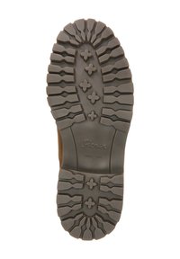 Suola di un boot marrone con profonde scanalature che presentano motivi a croce e lineari, e il nome del marchio "Sioux" impresso.