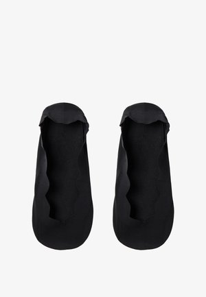 Par de calcetines negros sin que se vean con bordes festoneados, diseñados para ser de corte bajo y estar ocultos dentro de los zapatos.
