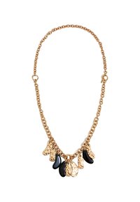 Collier en chaîne en métal doré avec des accents pendants en or martelé et noir, combinant des surfaces lisses et texturées.