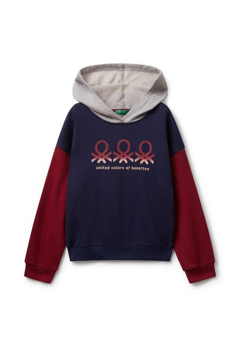 Felpa con cappuccio blu navy con cappuccio grigio e maniche borgogna, caratterizzata da tre loghi rossi di United Colors of Benetton e testo coordinato sul davanti.