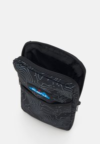 KAVU ESSENTIAL CASE UNISEX - Rankinė per petį - black topo