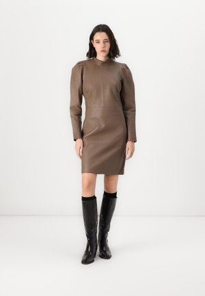 ANILIN TOSCA DRESS - Robe de jour - shitake