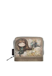 Portafoglio con un disegno di una ragazza dai lunghi capelli, decorato con paillettes, con le parole "Sogni" e "Anekke" su uno sfondo beige.