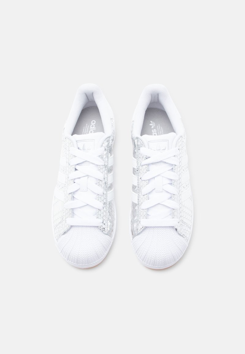 adidas Originals SUPERSTAR II - Sneaker low - silver-coloured  metallic/footwear white/grey two/silberfarben - Zalando