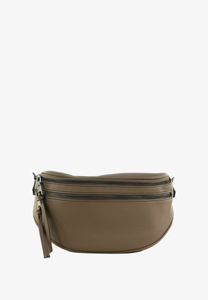 Banane en cuir marron avec deux compartiments zippés, texture lisse et détail de frange latérale. Forme arrondie et design minimaliste.