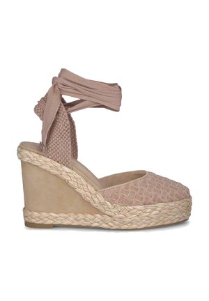Sandalo espadrille a zeppa in tessuto intrecciato rosa chiaro con dettagli in juta intrecciata. Cinturino alla caviglia e parte superiore testurizzata per un interesse visivo.