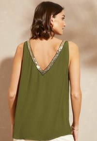 Love & Roses SEQUIN V NECK REGULAR FIT - Blūze - khaki green