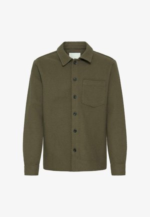Mørk olivengrønn skjorte med knapper laget av teksturert stoff, med en spiss krage, en brystlomme og svarte knapper foran.