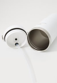 Stanley THE ICEFLOW™ FLIP STRAW TUMBLER 0.88L UNISEX - Cantimplora - frost