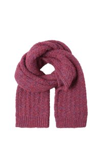 Gebreide sjaal in een gestructureerde bessenkleur met een zachte, gezellige uitstraling. Voorzien van een gedraaid ontwerp en geribbelde uiteinden voor extra detail.