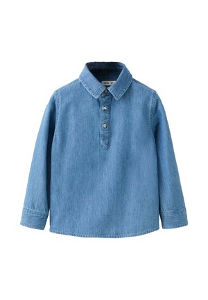 Hellblaues Langarm-Denimhemd mit Kragen und drei Knöpfen auf der Vorderleiste, auf weißem Hintergrund gezeigt.