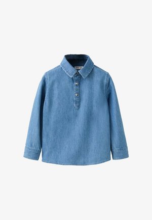 Hellblaues Langarm-Denimhemd mit Kragen und drei Knöpfen auf der Vorderleiste, auf weißem Hintergrund gezeigt.