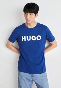 HUGO - DULIVIO - Trükipildiga T-särk - medium blue Väikepilt 1