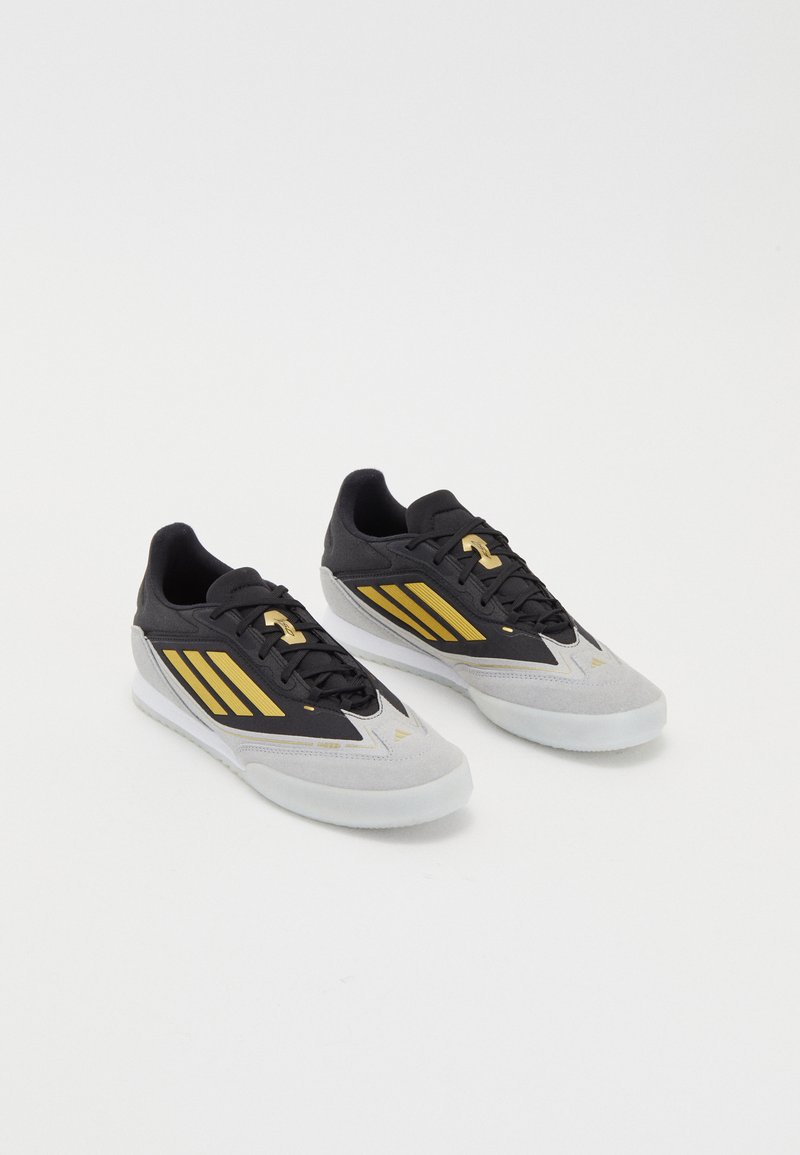 adidas Performance F50 FREESTYLE 24 MESSI - Botines de fútbol sala - core black/gold metallic/clear onix