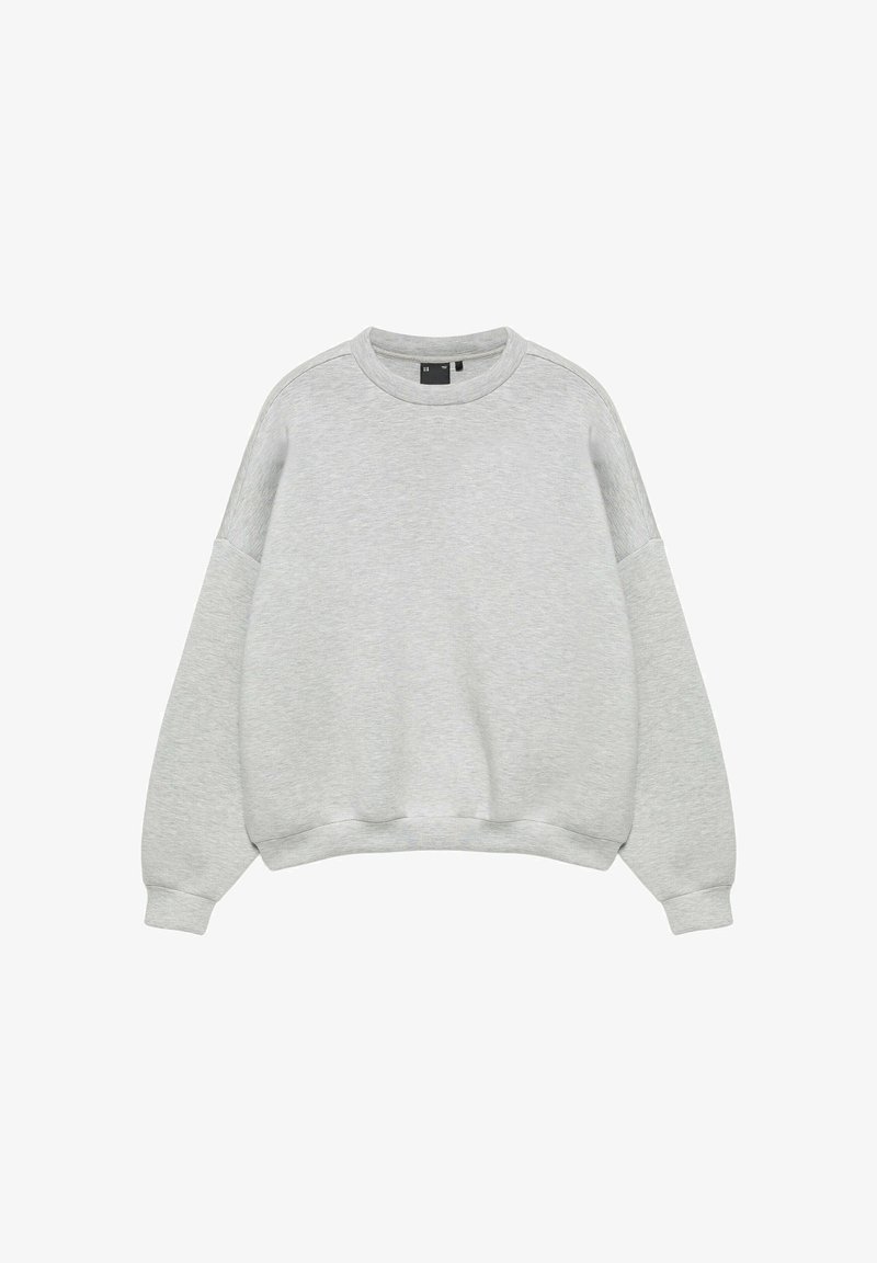 Sweat-shirt gris clair col rond avec manches longues et poignets et bas côtelés, présenté à plat sur fond blanc.