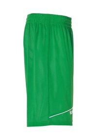 Groene mesh sportshorts met ademend materiaal, elastische tailleband en een witte accentlogo. Ontworpen voor comfort en bewegingsvrijheid.