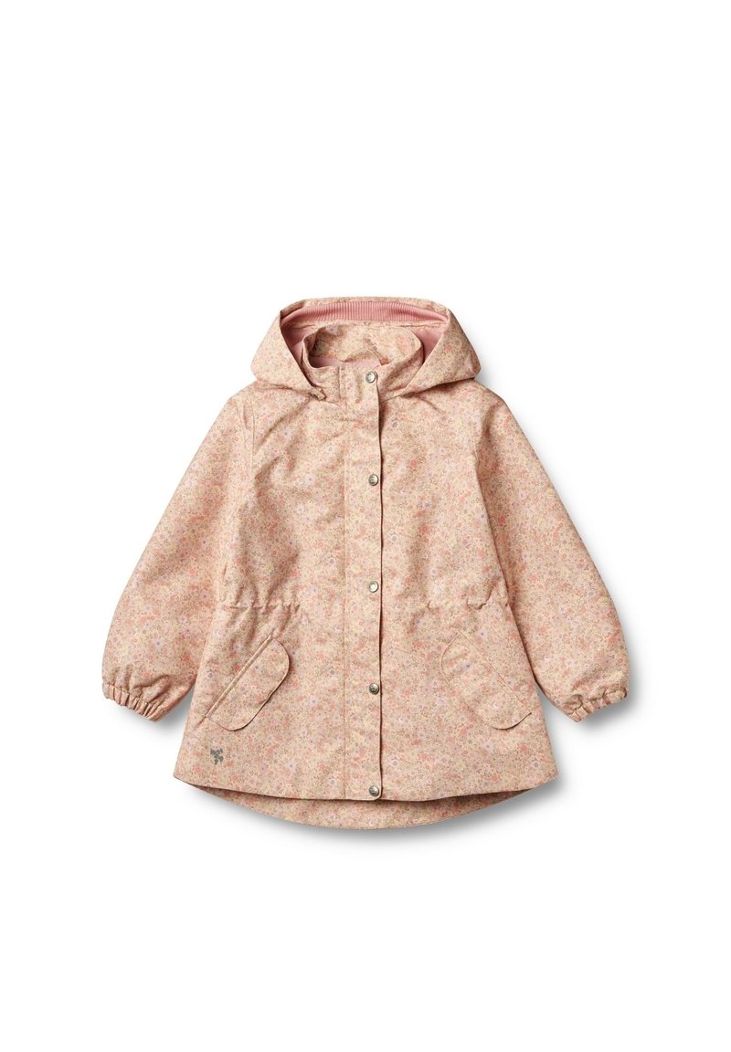Chaqueta de lluvia de patrón floral en color rosa con capucha, puños elásticos y botones a presión. Cuenta con dos bolsillos laterales y un diseño de cintura ajustada.