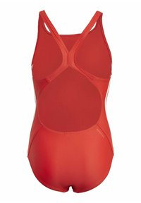 Bañador rojo de una sola pieza con diseño de espalda nadadora, hecho de tela suave. Presenta un corte circular en la parte posterior y costuras reforzadas.