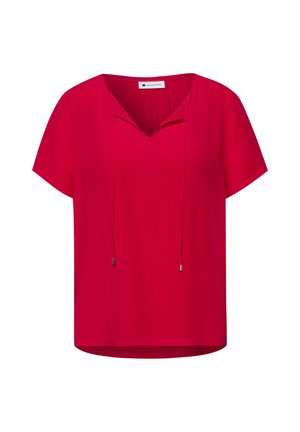 Blouse rouge à manches courtes avec col en V et cordons à nouer, coupe décontractée, et étiquette à l'intérieur du col.