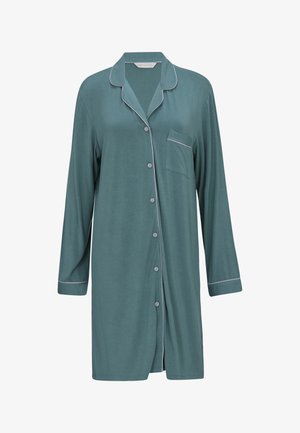 Długorękawowa turkusowa koszula nocna na guziki z białą lamówką na kołnierzu, kieszeni i mankietach, ze kieszenią na piersi po lewej stronie.