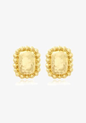 Paire de boucles d'oreilles rectangulaires dorées avec une texture martelée et une bordure arrondie de perles autour de chaque pièce.