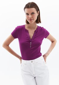 - T-shirt basic