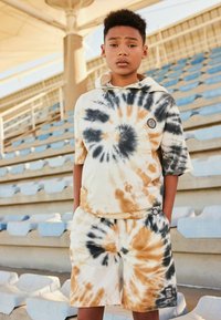 Next SHORT SLEEVE TIE DYE  SET REGULAR FIT - Džemperis su gobtuvu - white pewter silver
