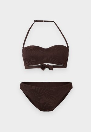 Bikini deux-pièces marron foncé avec un haut bandeau doté d'une bretelle halter amovible et d'un nœud à l'avant, associé à un bas taille basse assorti.