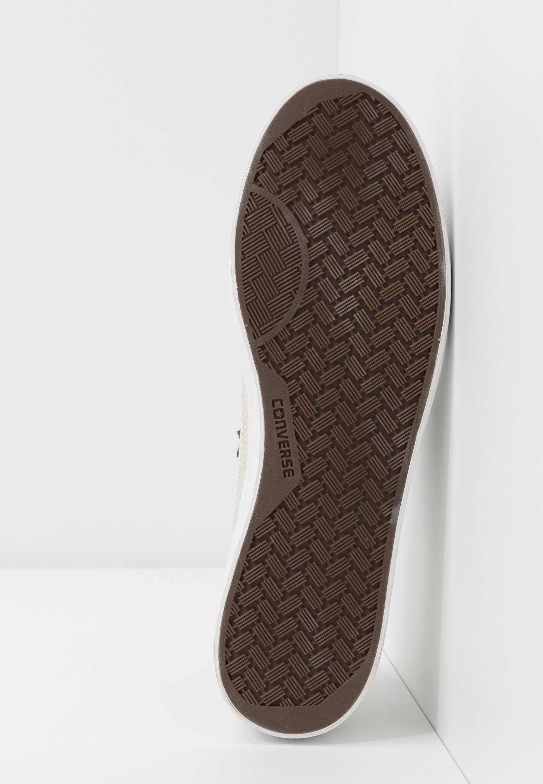 converse flip flop sneaker