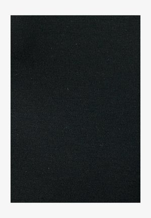 Tela de algodón negra con una textura suave y uniforme y un sutil acanalado horizontal. Sin patrones discernibles ni detalles adicionales.