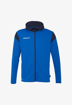 Chaqueta atlética azul con cremallera y capucha negra, y acentos en los hombros; cuenta con un tejido suave y cremallera frontal, logo en el pecho.