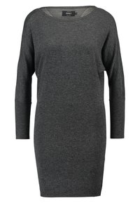 Abito lavorato a maglia grigio scuro con vestibilità ampia, scollatura larga e maniche a tre quarti. Presenta una texture sottile e dettagli a coste all'orlo.