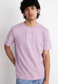 BOSS TCHUP - Paprasti marškinėliai - light pastel purple