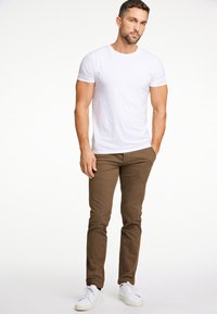 Lindbergh STRUCTURE SUPERFLEX - Pantalones chinos - brown